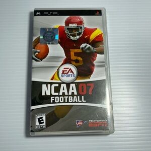 NCAA Football 07 (Sony PSP, 2006) complete Complete CIB Video Game Sports